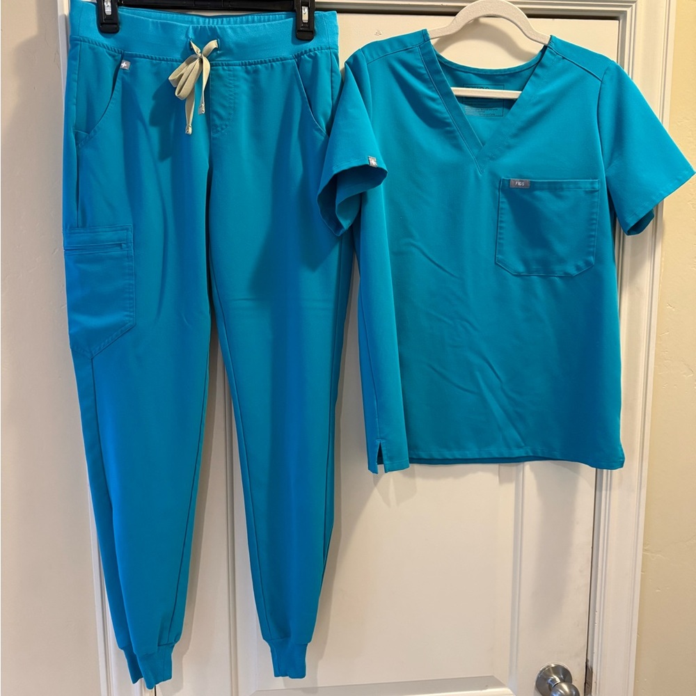 Women’s Figs Scrub Set — Alps Blue (Top - M / Pants - S-Tall